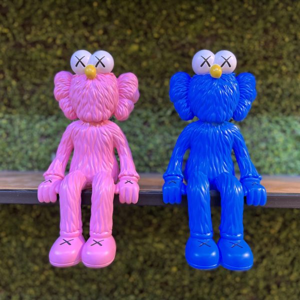 פסל בובה נורדית יושבת