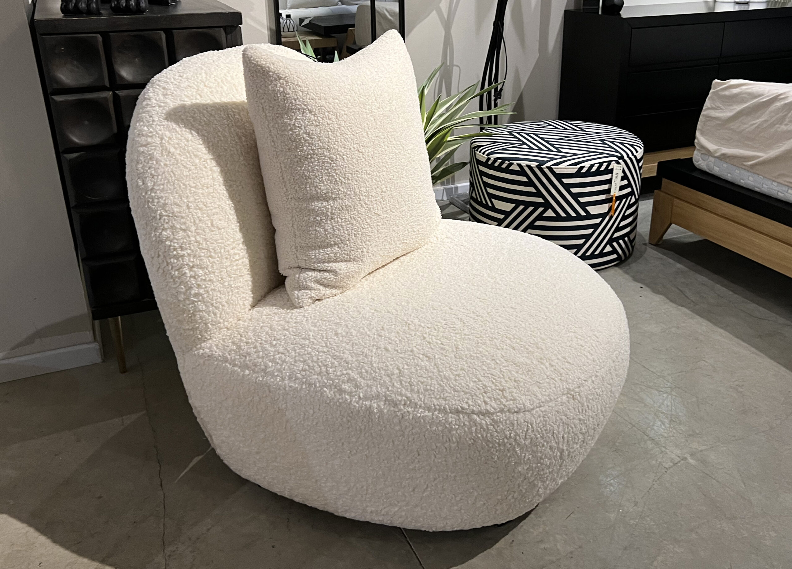 כורסא נורדית בקווים מעוגלים דגם מיקה כורסא נורדית בקווים מעוגלים דגם מיקה