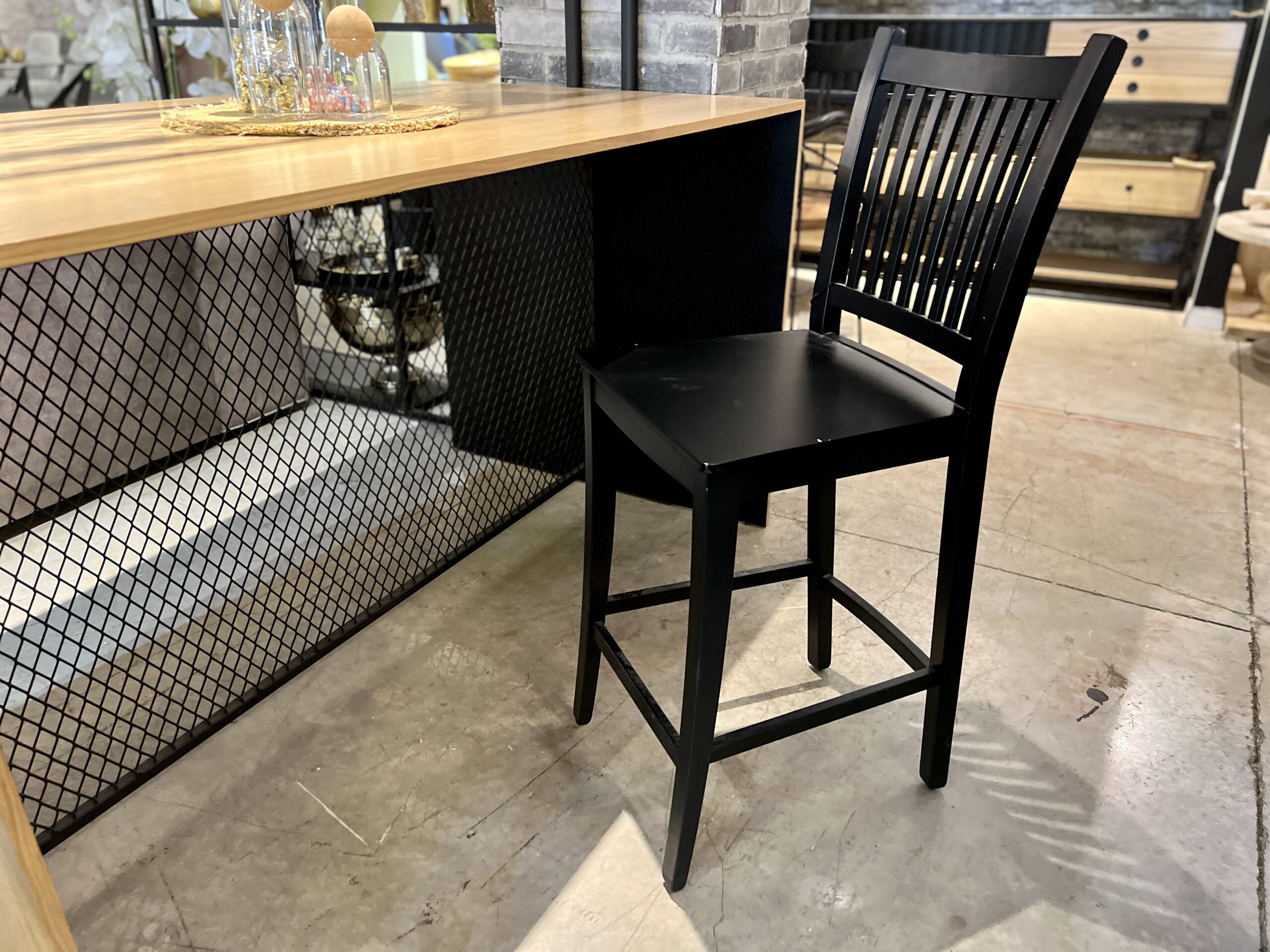 כיסא בר דגם ברבור שחור כיסא בר דגם ברבור שחור