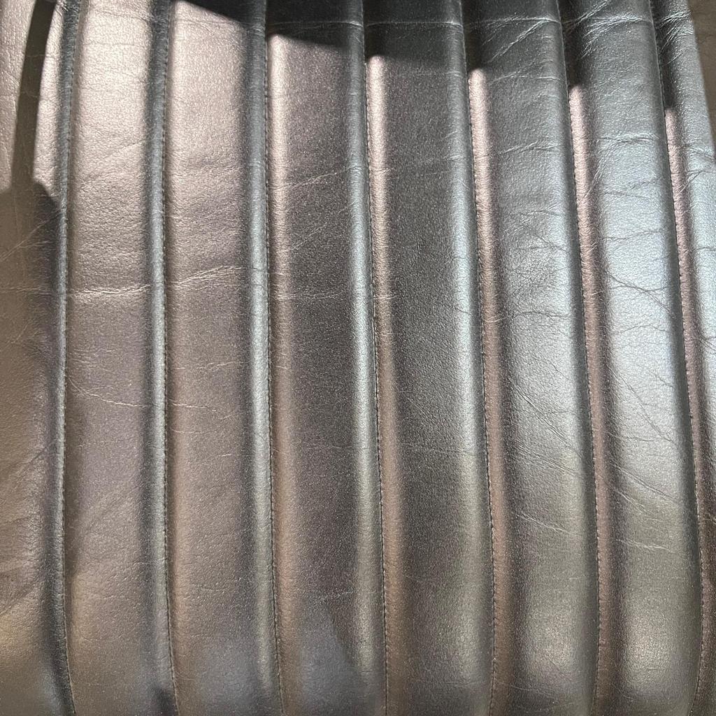 כורסא יוקרתית עור דגם זאוס