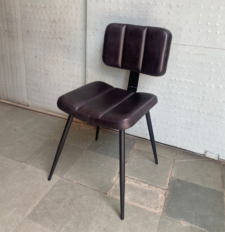 כסא דגם אריסטו עור שחור