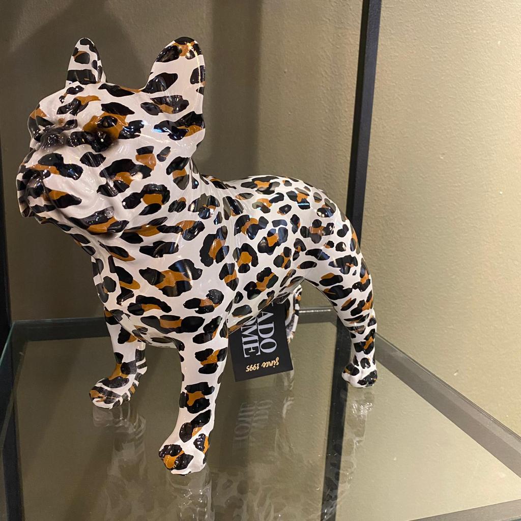 פסל כלב בולדוג מנומר