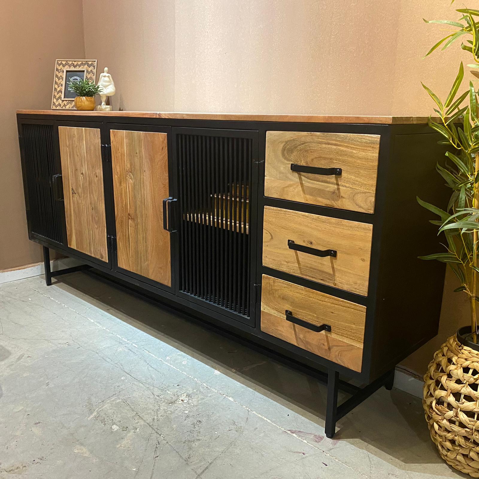 קומודה עץ שיטה 4 דלתות, פסים ברזל שחור, 3 מגירות - דגם לילה - חיסול!