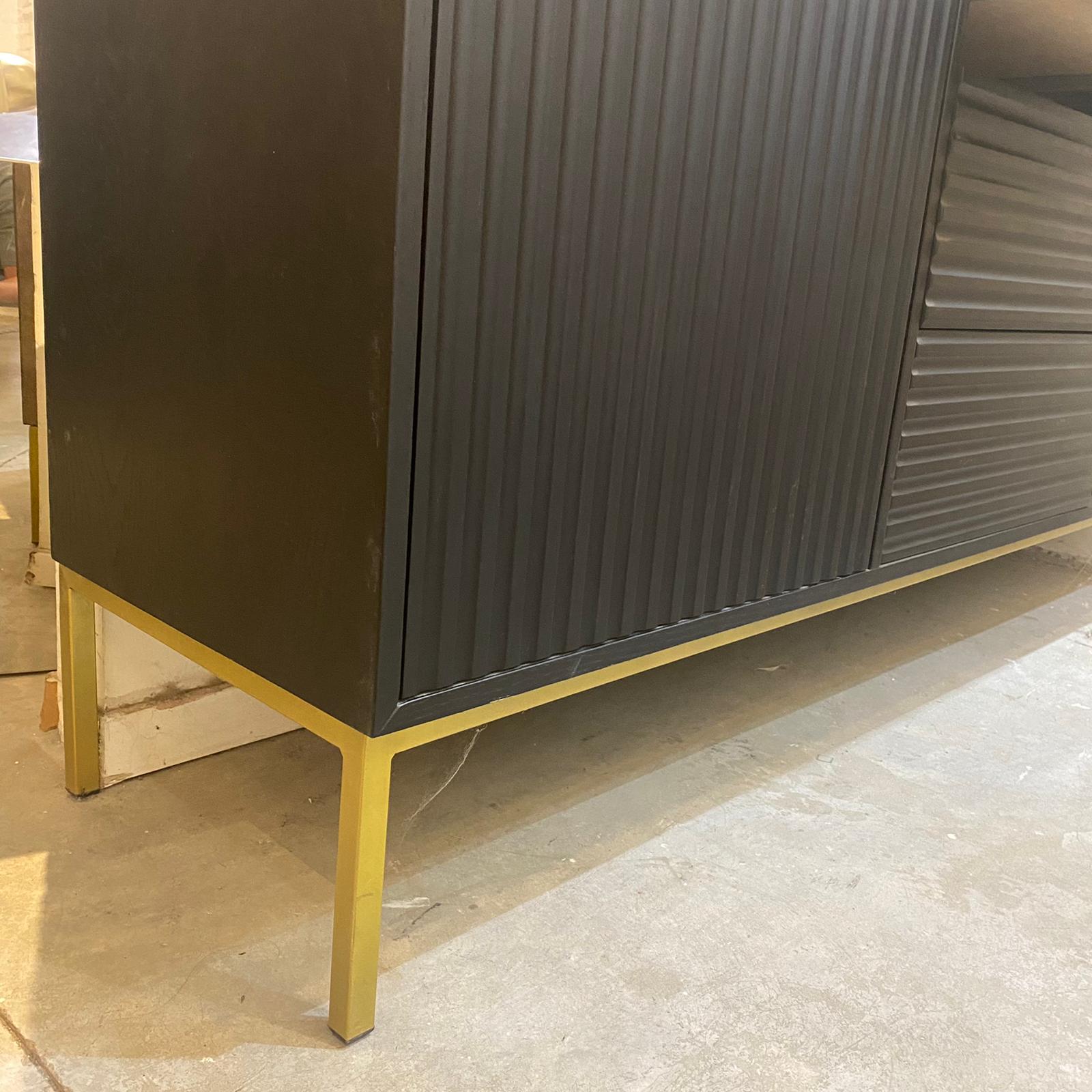 קומודה דגם וולסטריט