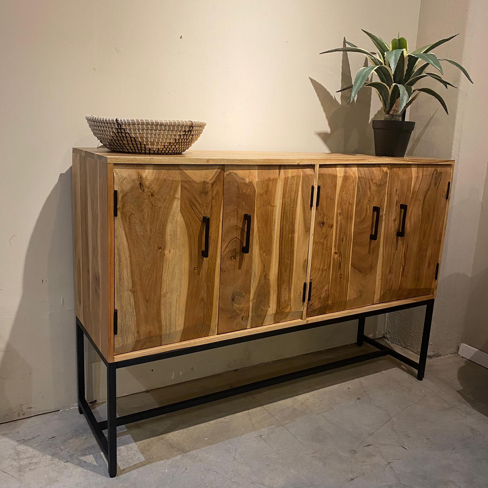 קומודה עץ שיטה 4 דלתות דגם לילה