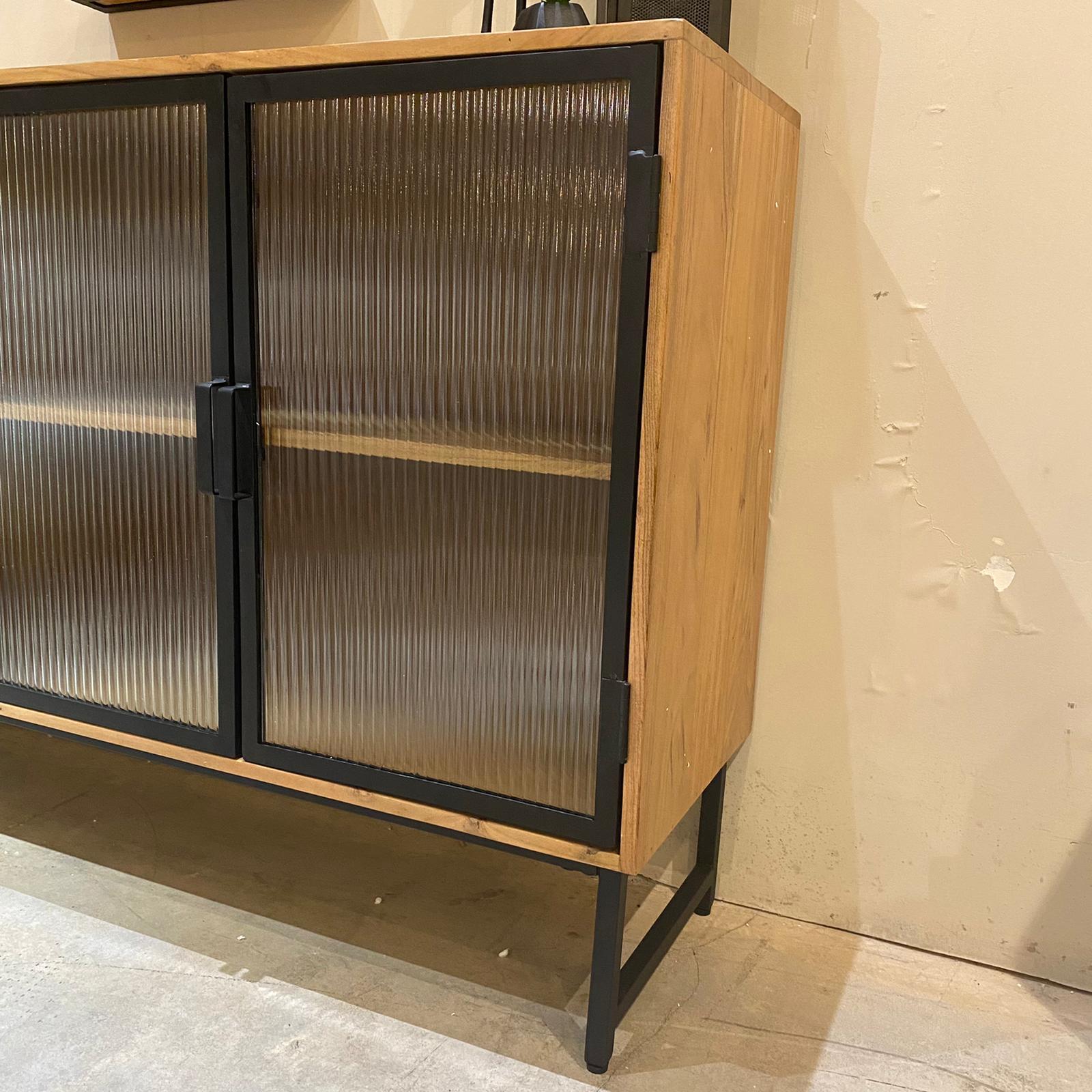 קומודה עץ שיטה 4 דלתות זכוכית מסגרת ברזל שחור - דגם לילה קומודה עץ שיטה 4 דלתות זכוכית מסגרת ברזל שחור - דגם לילה