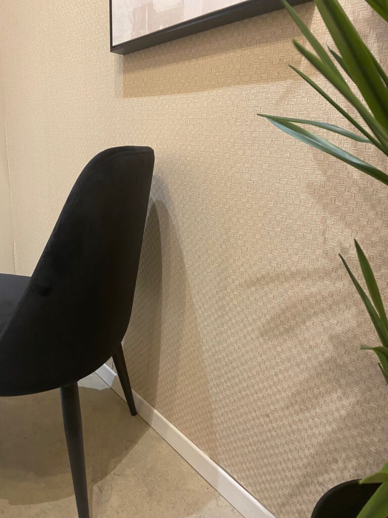כיסא דגם למלו קימי שחור קטיפה