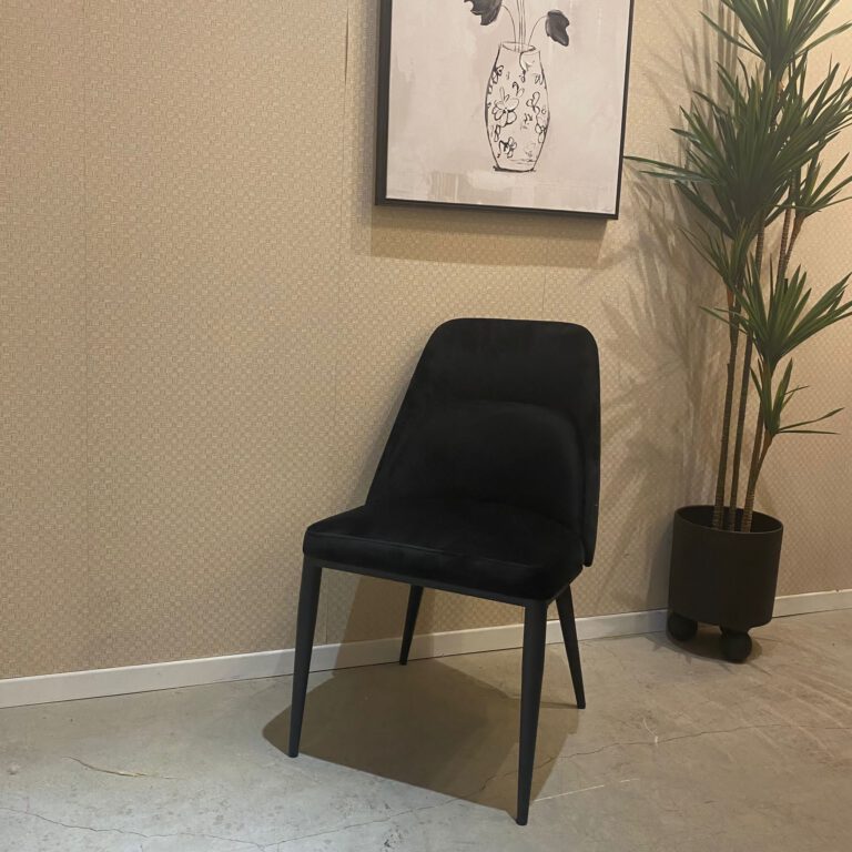 כיסא דגם למלו קימי שחור קטיפה