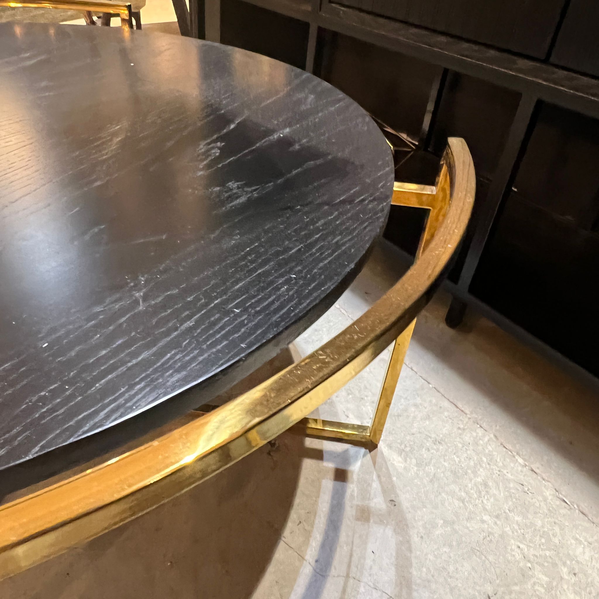 שולחן סלון עגול בשילוב זהב מתצוגה!