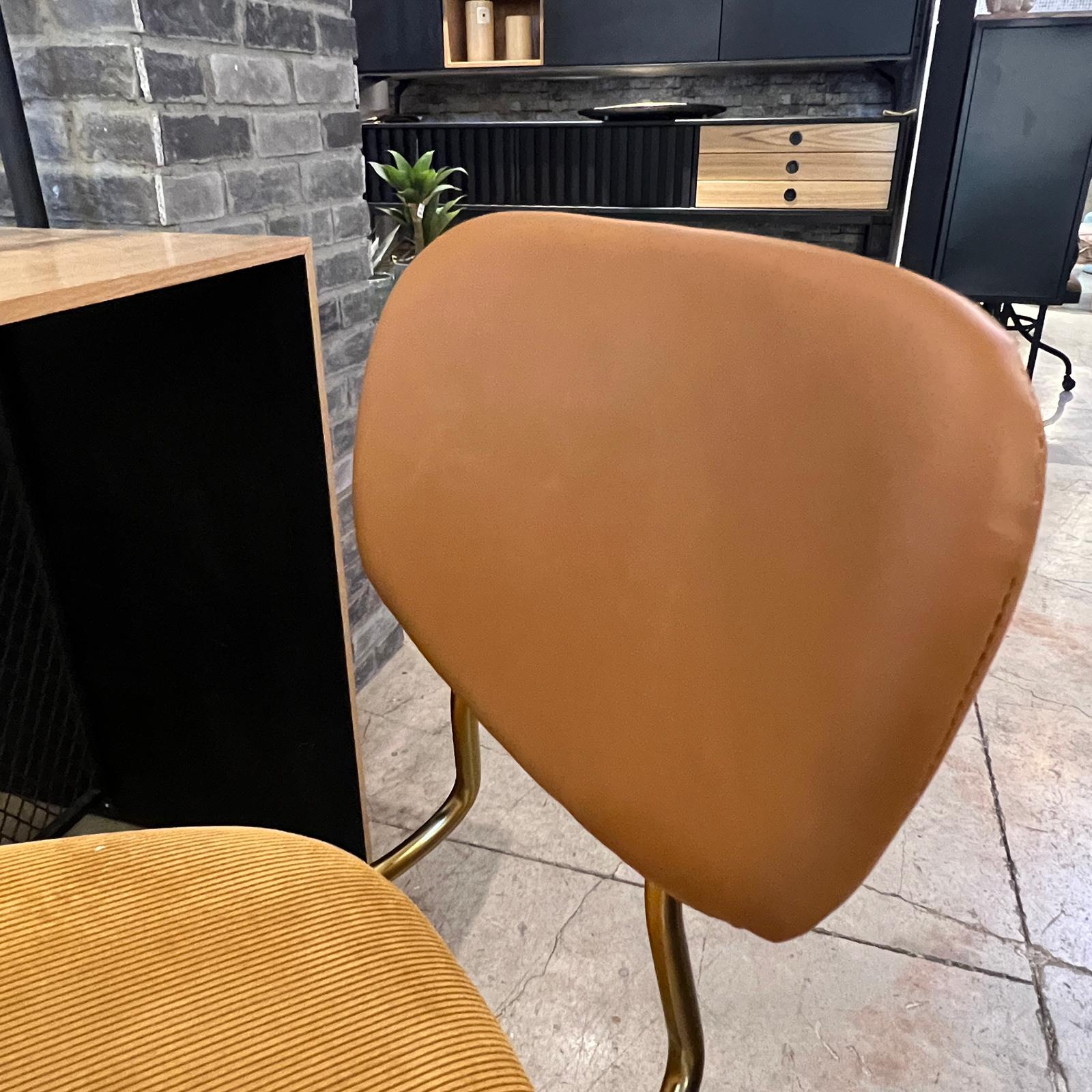 כיסא בר מעוצב דגם נורמן - אחרון במלאי! כיסא בר מעוצב דגם נורמן - אחרון במלאי!