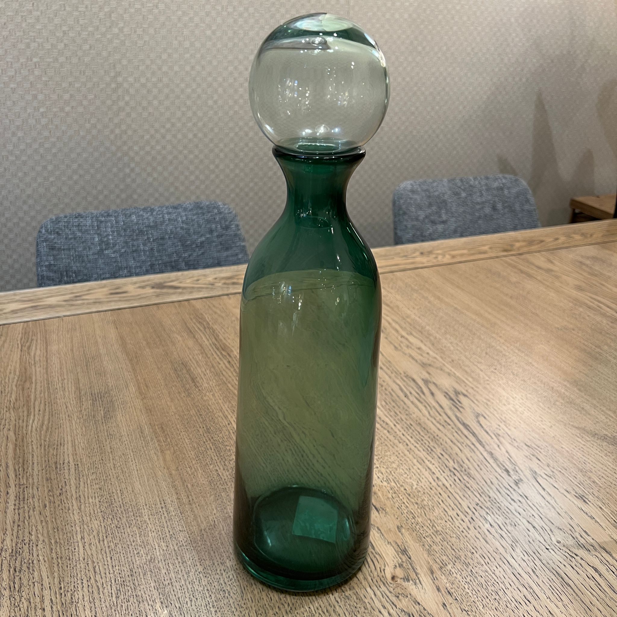 כד זכוכית ירוקה בקבוק גבוה