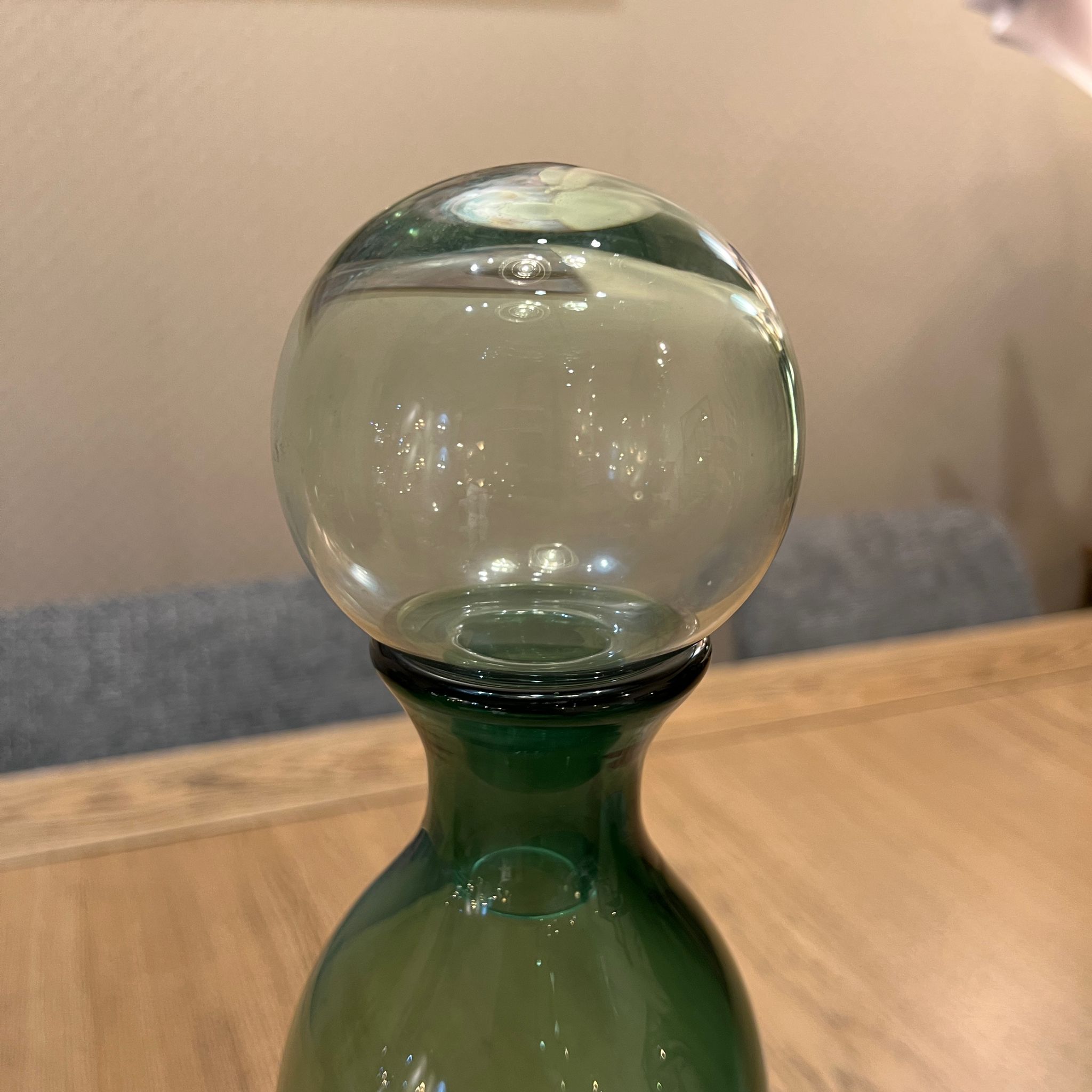 כד זכוכית ירוקה בקבוק גבוה