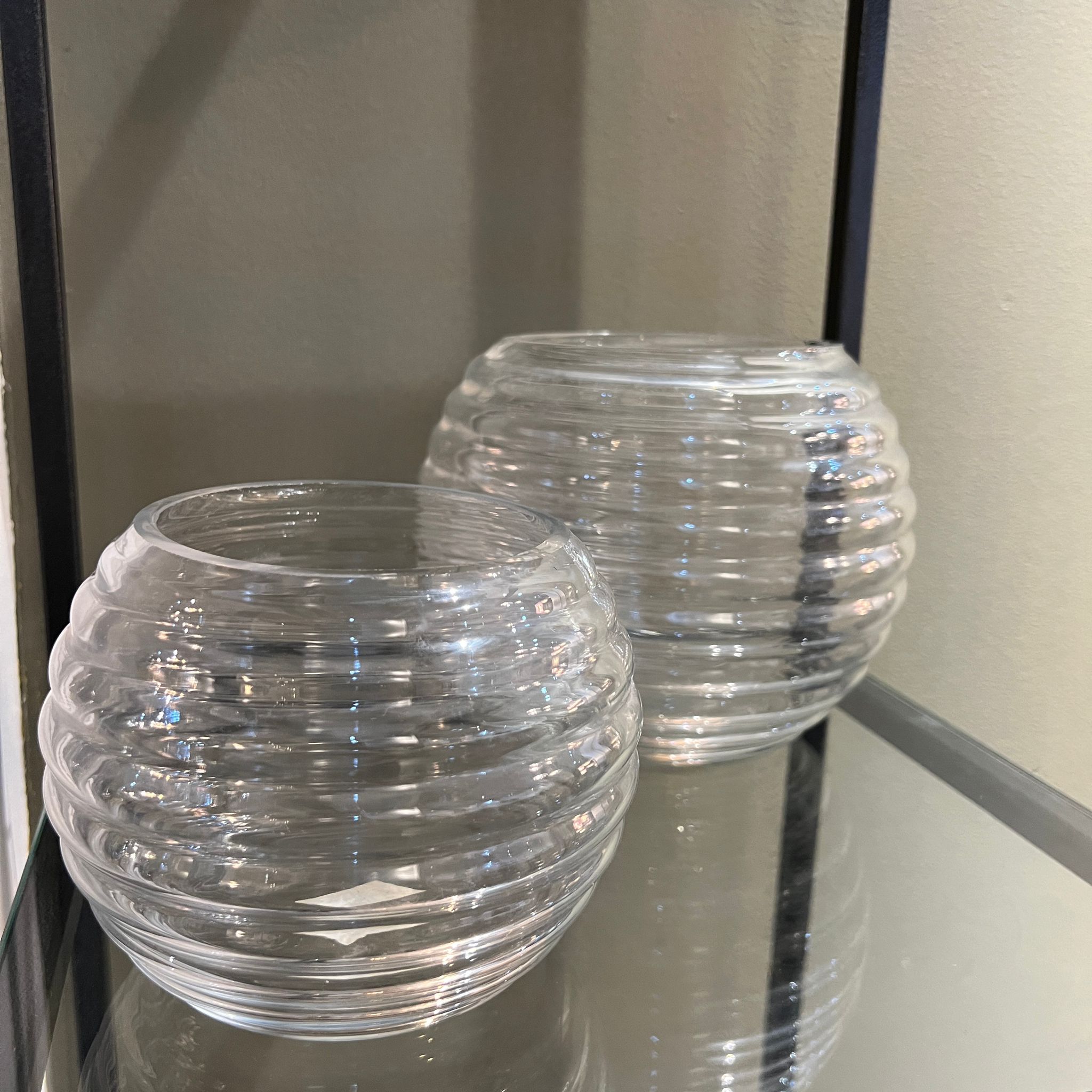 כד זכוכית שקופה פסים