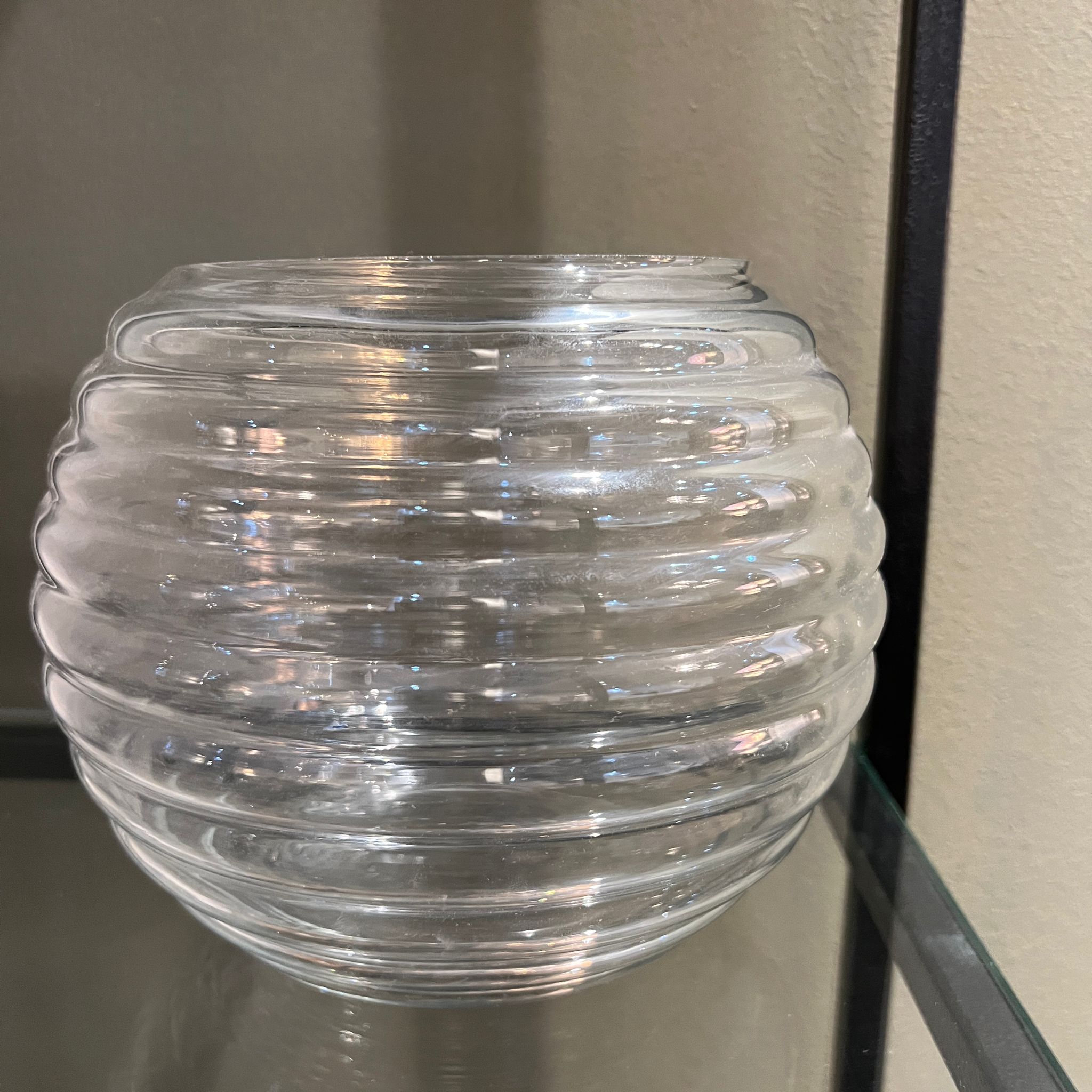 כד זכוכית שקופה פסים