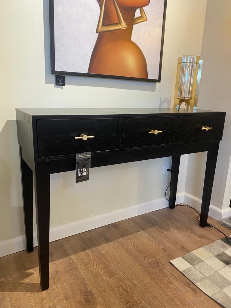 קונסולה דגם ורסצ’ה קונסולה דגם ורסצ’ה