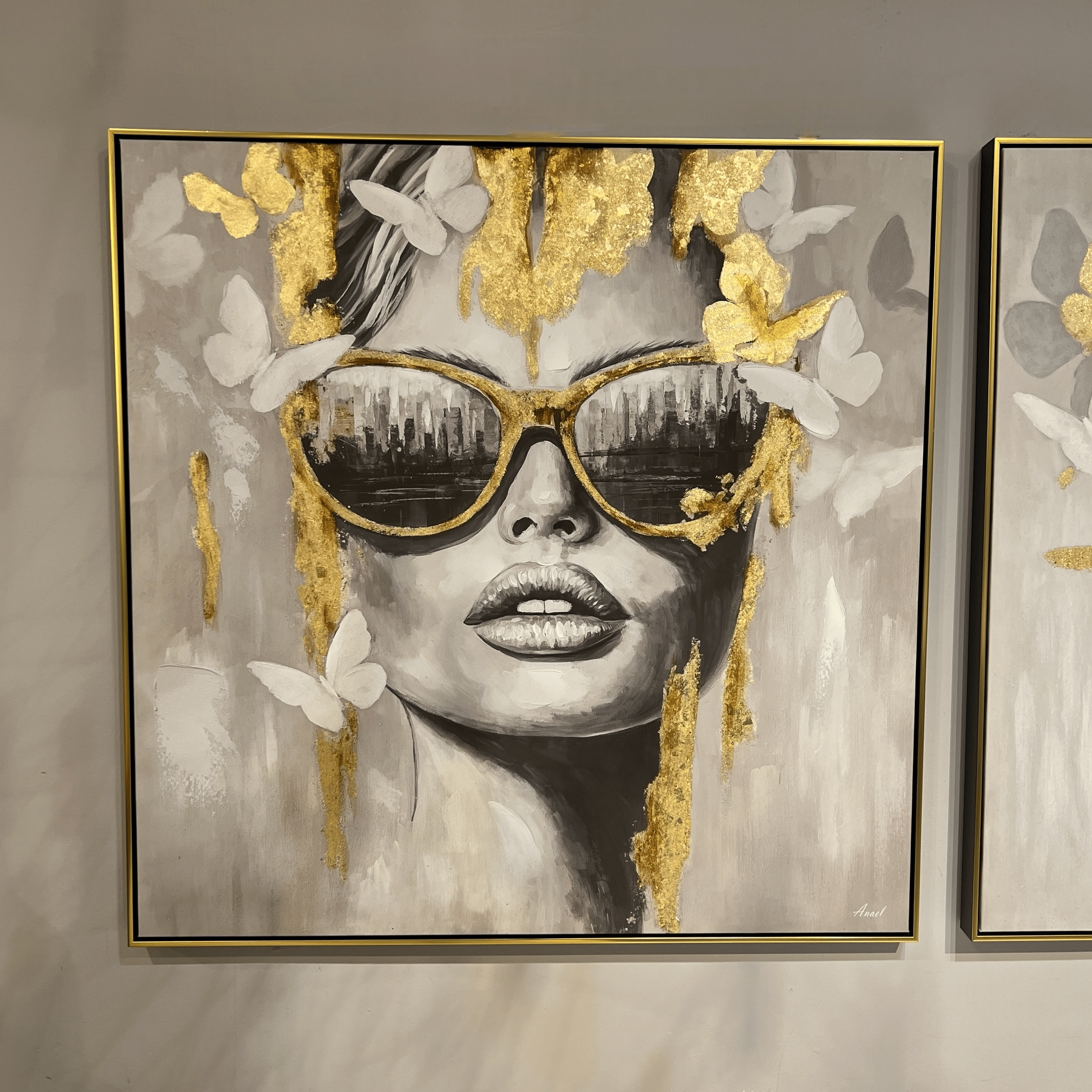 תמונת שמן בשילוב הדפסה אישה גווני סהרה זהב עם מסגרת