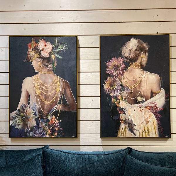 תמונת שמן בשילוב הדפסה אישה ופרחים רקע שחור