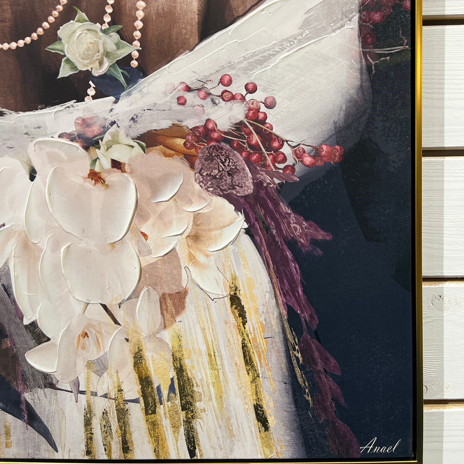 תמונת שמן בשילוב הדפסה אישה ופרחים רקע שחור