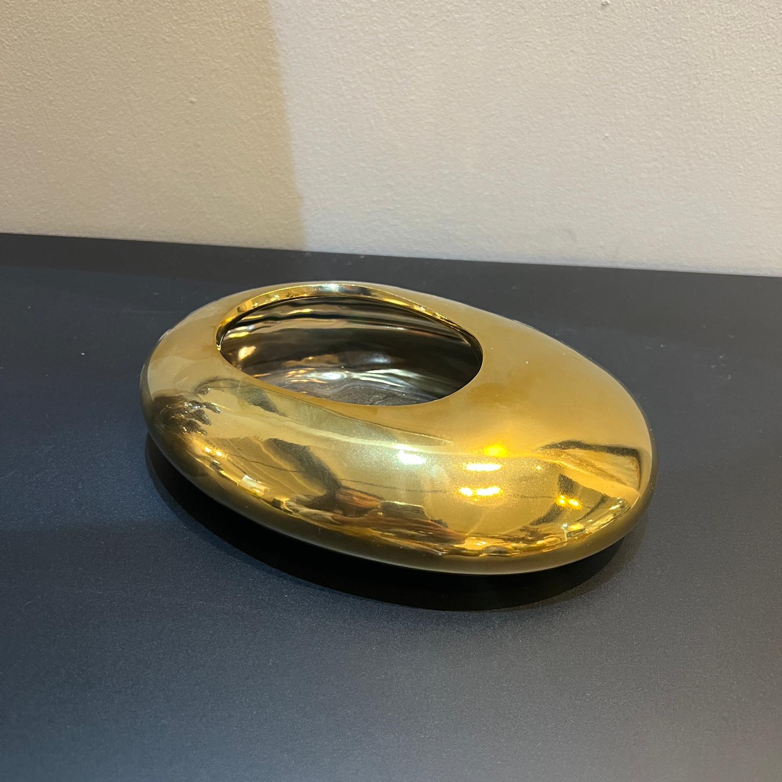 כד זהב שטוח גדול כד זהב שטוח גדול