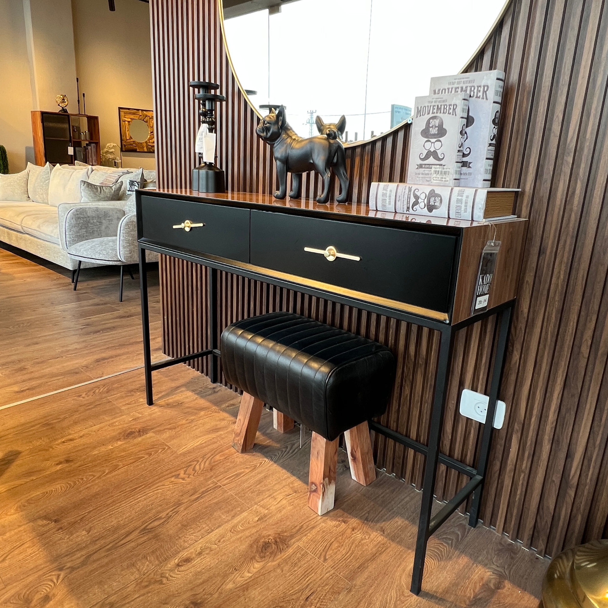 קונסולה דגם שרתון קונסולה דגם שרתון