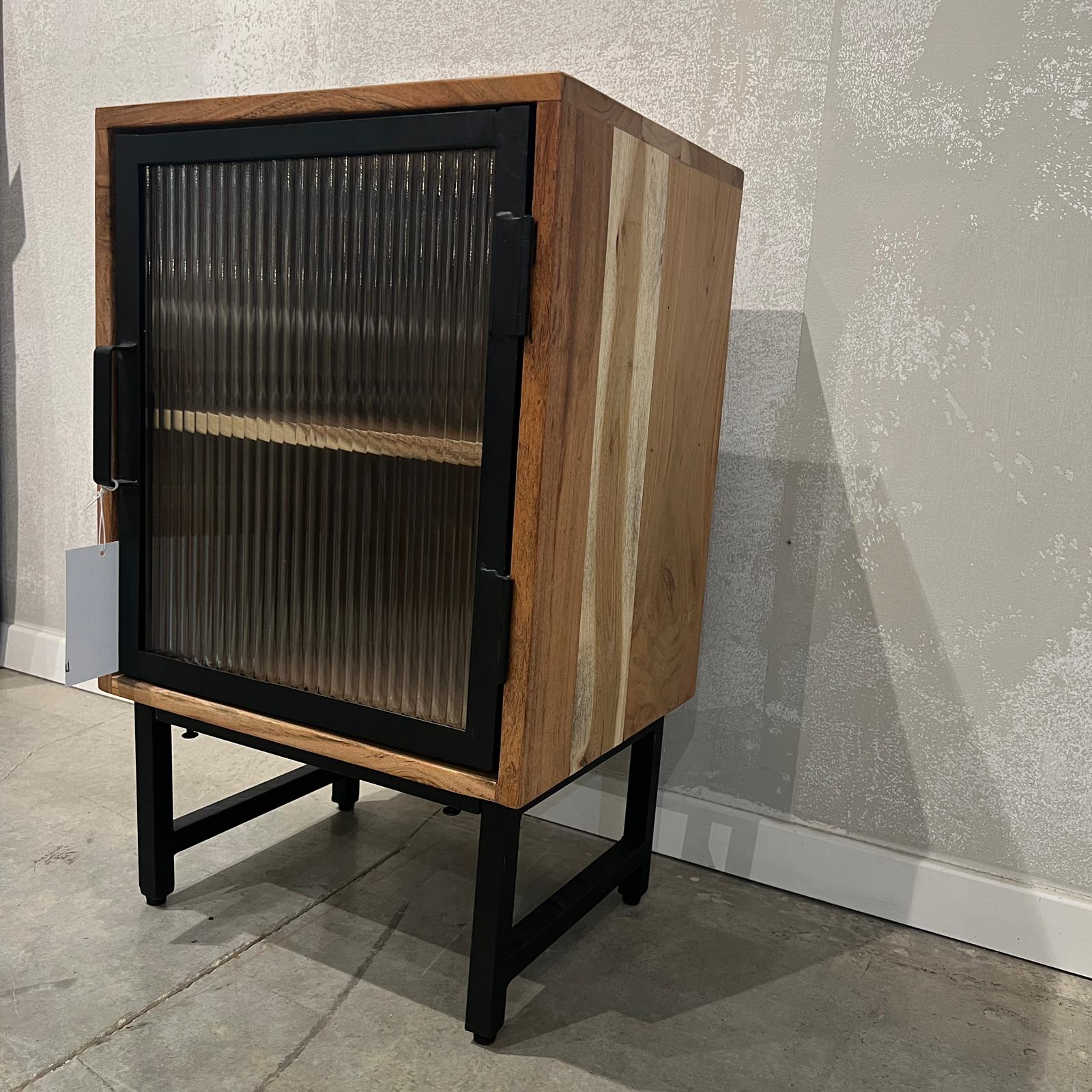 שידת צד עץ שיטה דלת זכוכית מסגרת ברזל שחור דגם לילה - 2 אחרונות מתצוגה!