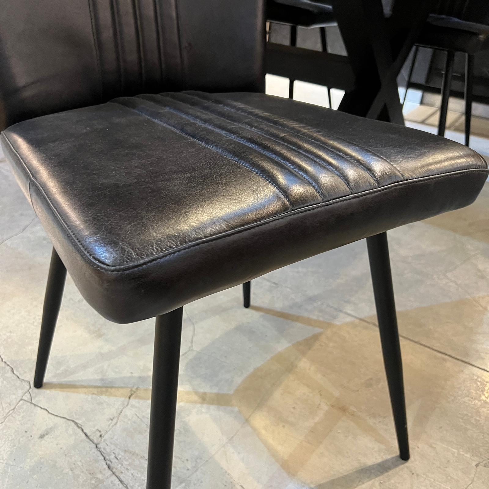 כיסא פינת אוכל עור שחור דגם פאביו אשוק