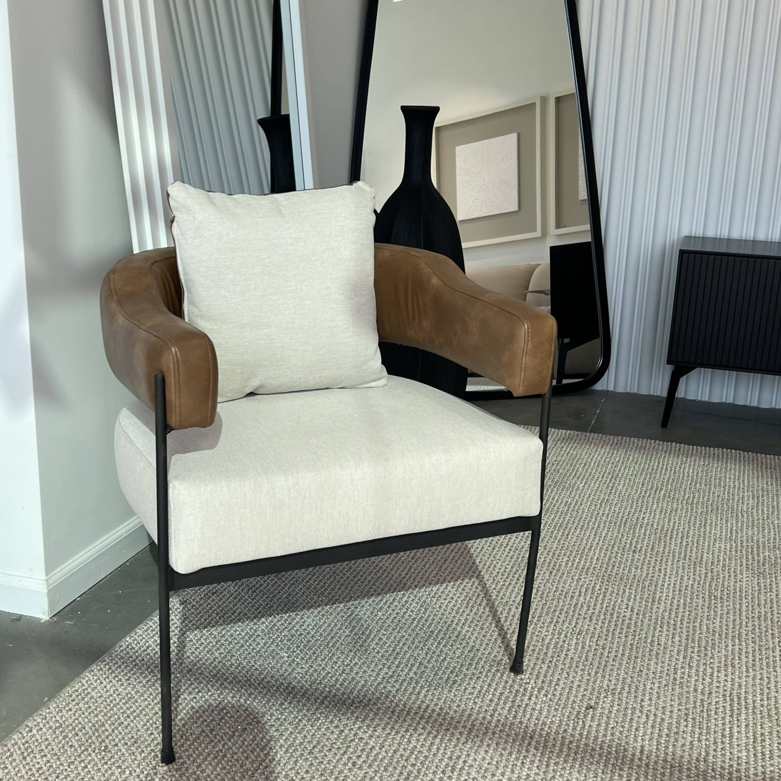 כורסא אורבנית עכשווית דגם גהה | בעיצוב אישי כורסא אורבנית עכשווית דגם גהה | בעיצוב אישי