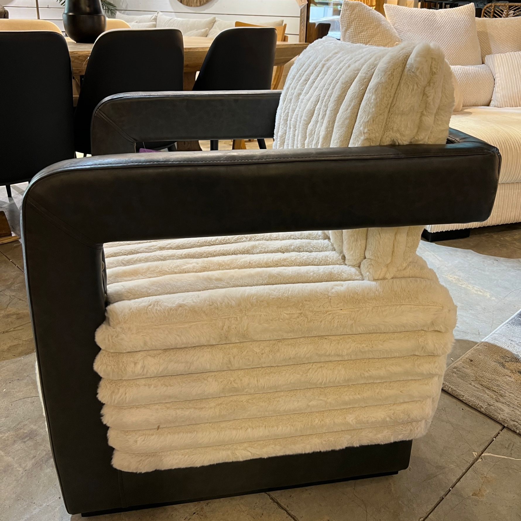 כורסא מיוחדת דגם G42 כורסא מיוחדת דגם G42