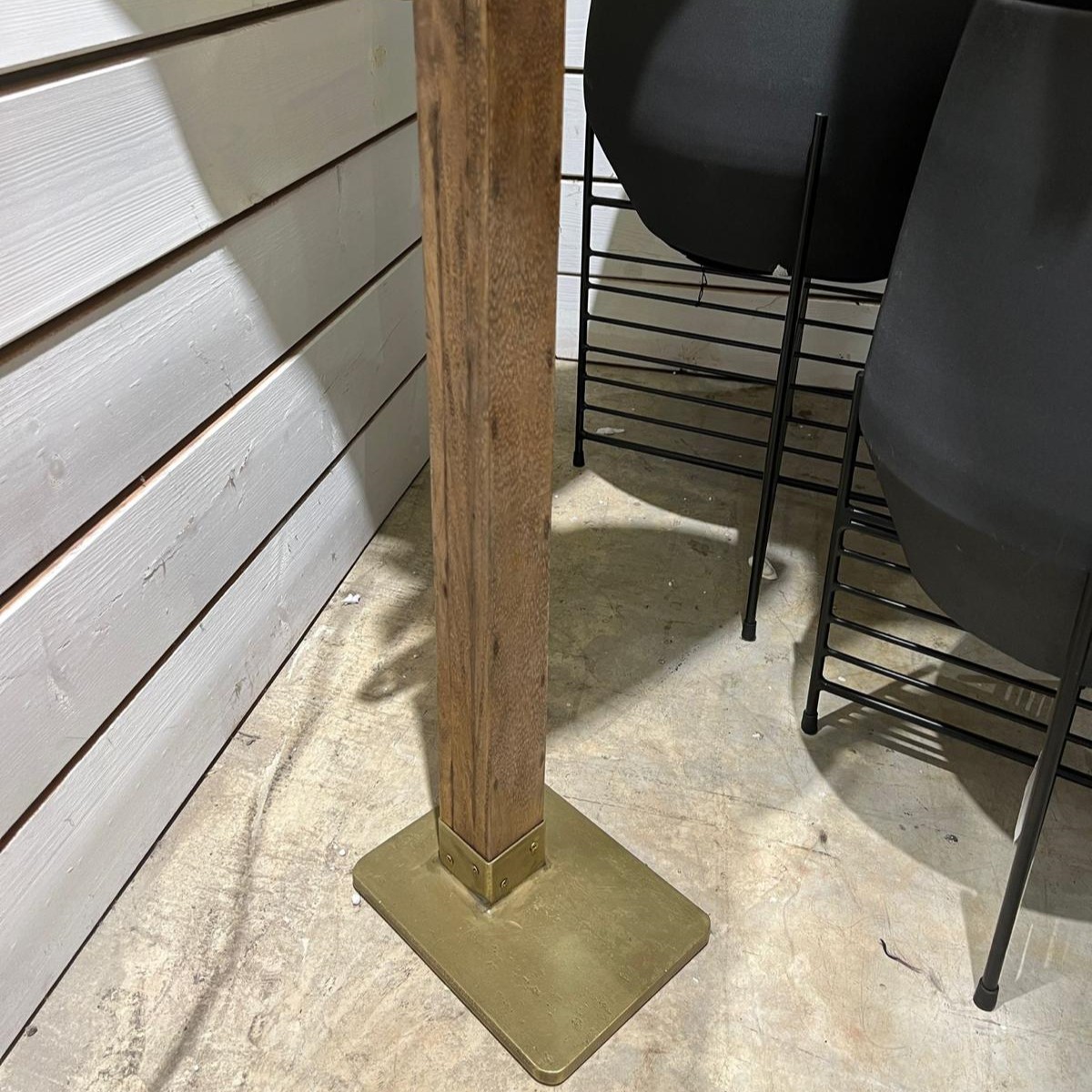 מנורה עומדת דגם אמבסדור