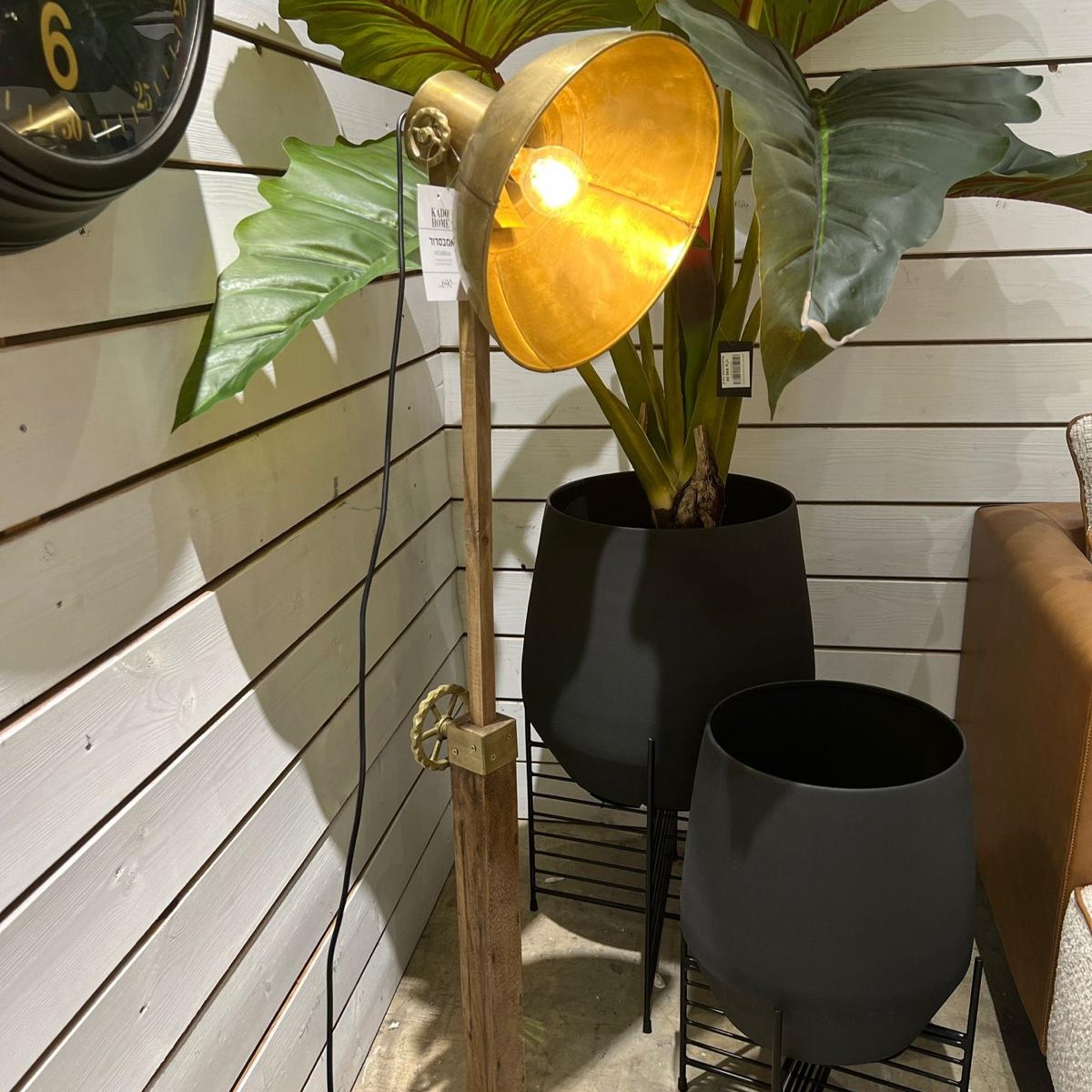 מנורה עומדת דגם אמבסדור