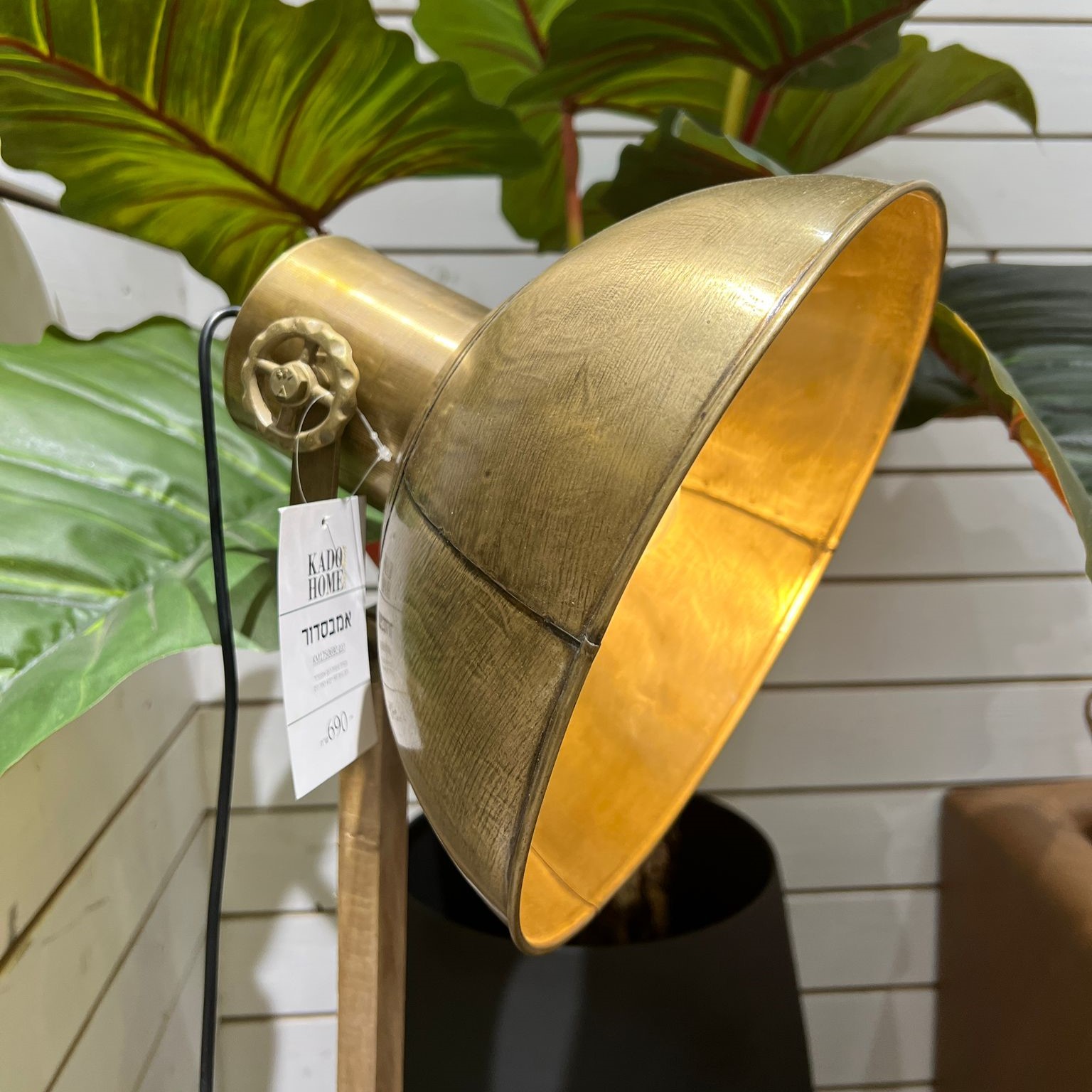 מנורה עומדת דגם אמבסדור