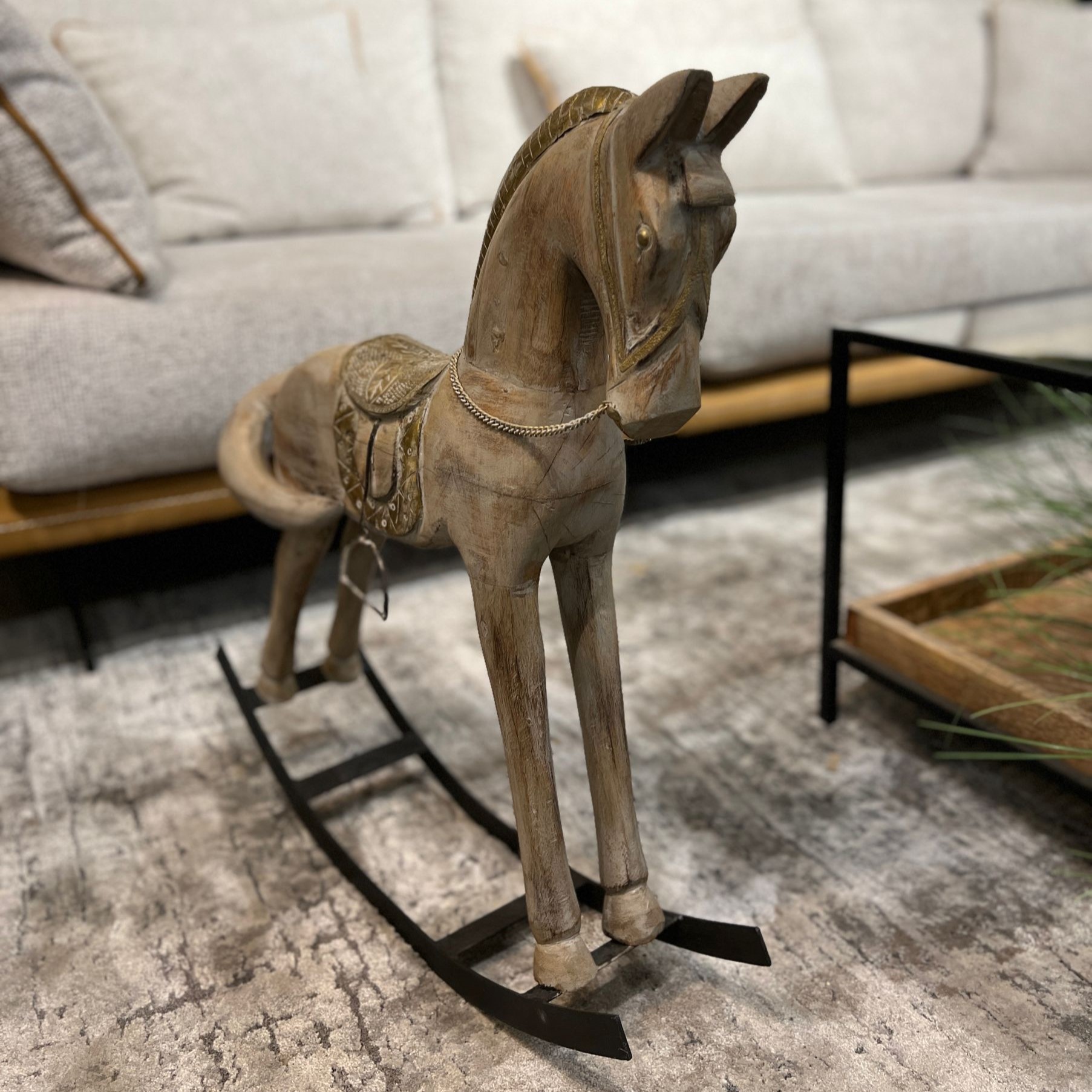 סוס נדנדה עץ דגם אמבסדור