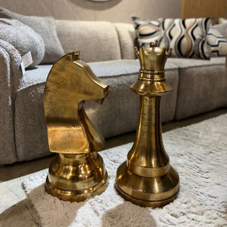 פסל שחמט זהב ענק