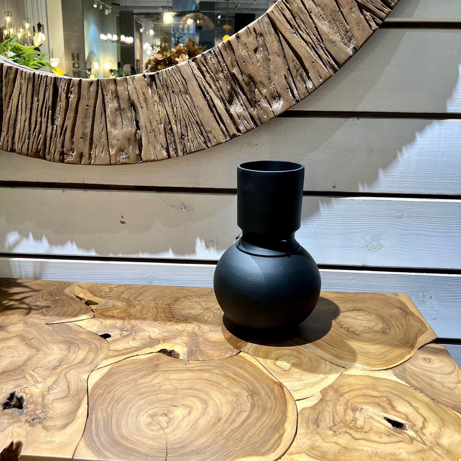 כד שחור בסיס כדור קטן כד שחור בסיס כדור קטן