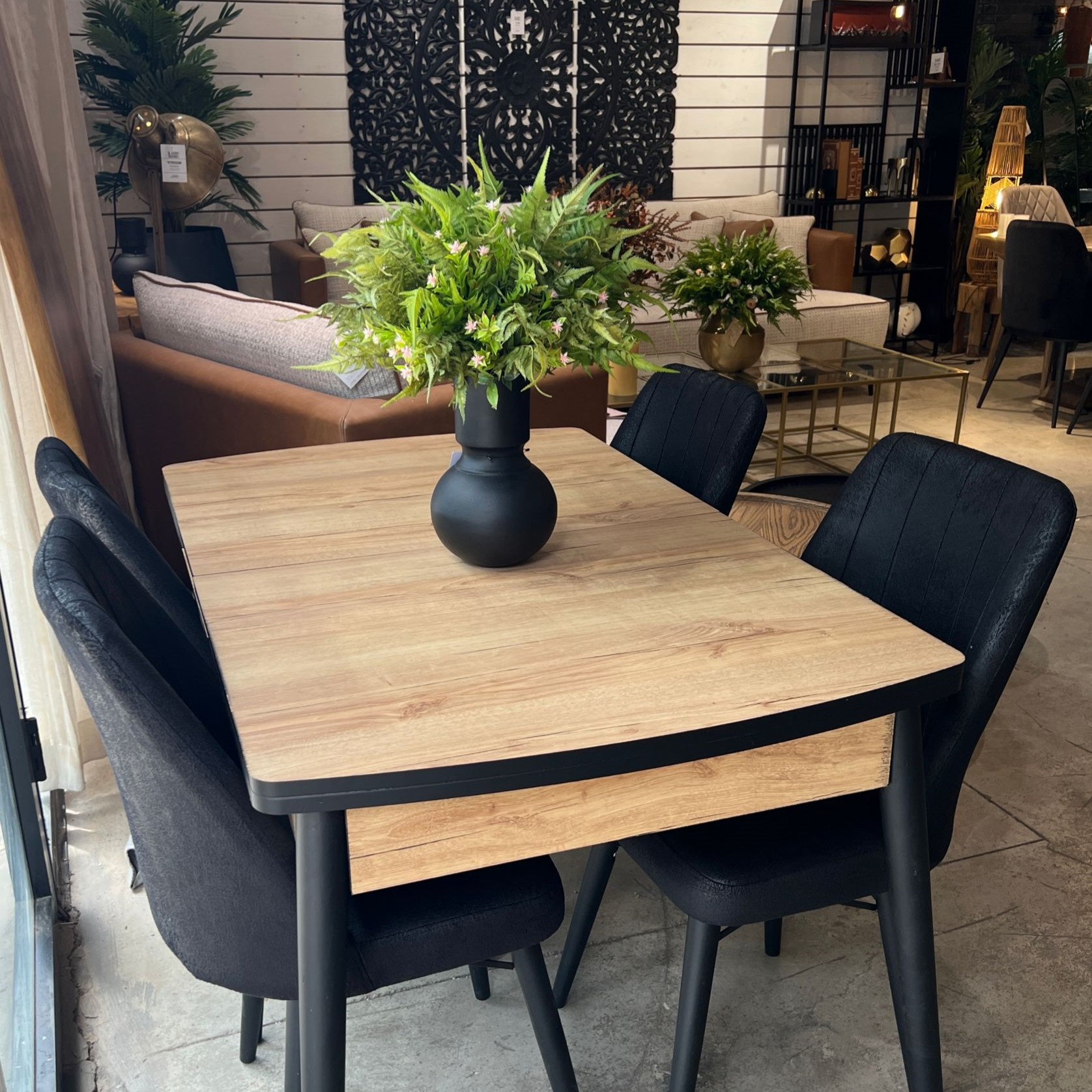 כד שחור בסיס כדור קטן כד שחור בסיס כדור קטן