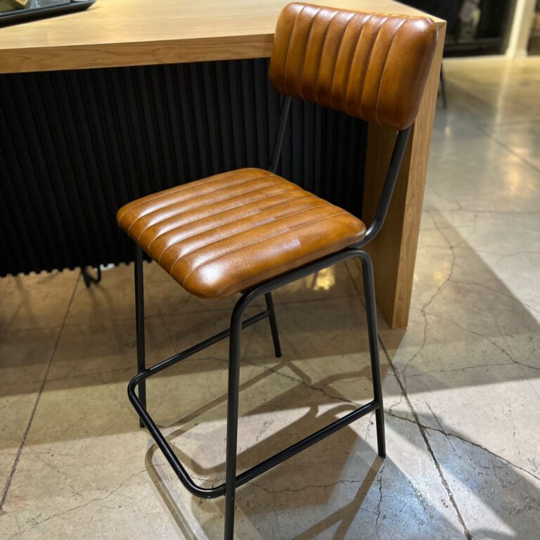 כסא בר דגם אוכף עם משענת עור חום