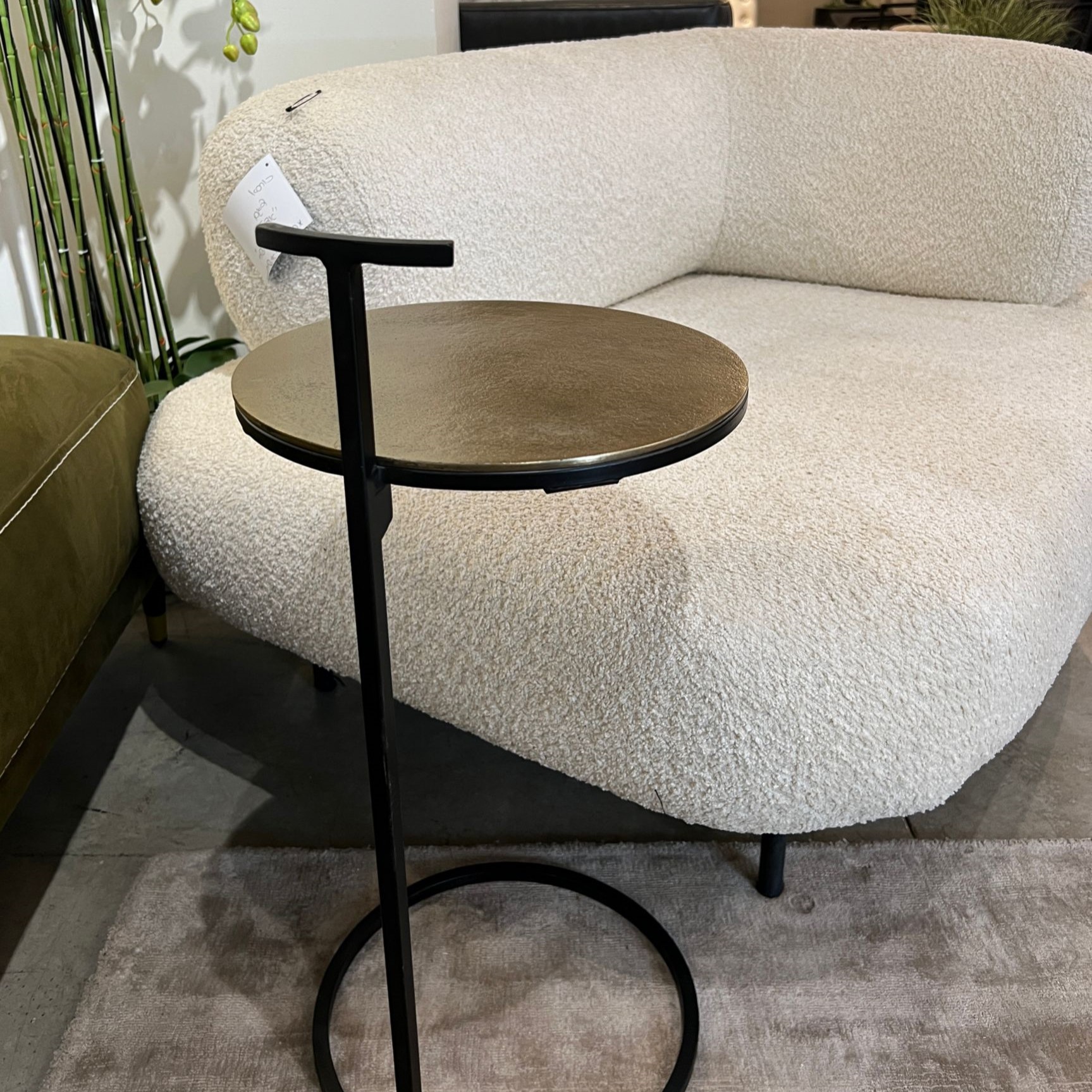 נשכן עגול עדין זהב דגם רויאל נשכן עגול עדין זהב דגם רויאל