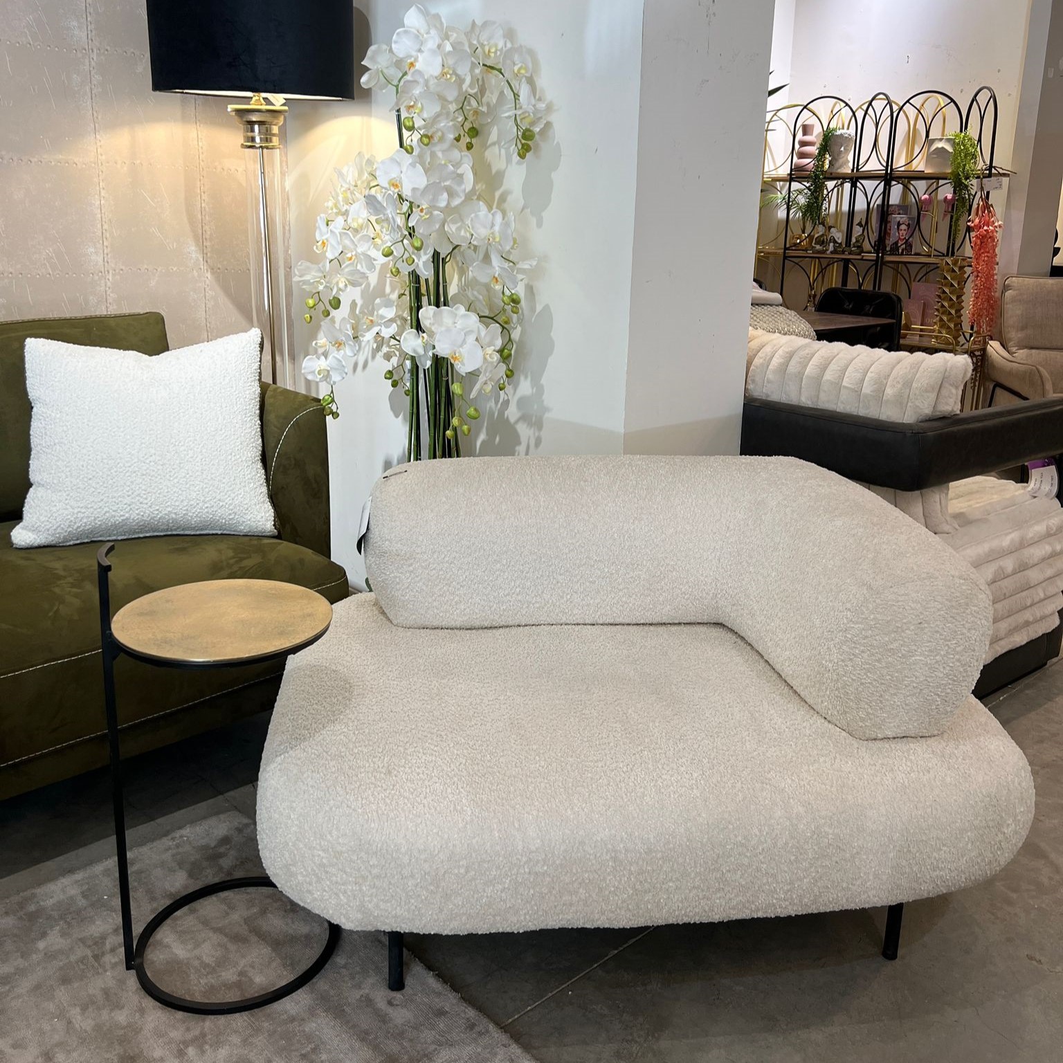 נשכן עגול עדין זהב דגם רויאל נשכן עגול עדין זהב דגם רויאל