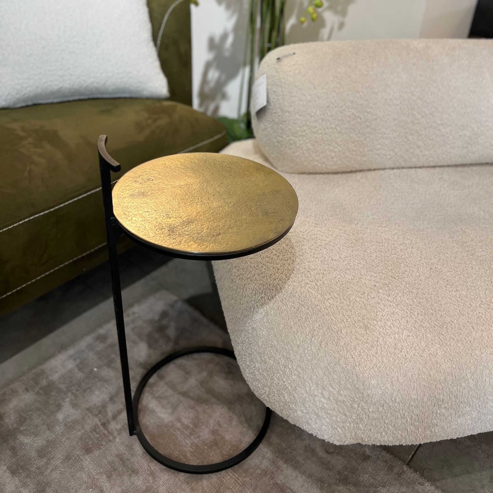 נשכן עגול עדין זהב דגם רויאל נשכן עגול עדין זהב דגם רויאל