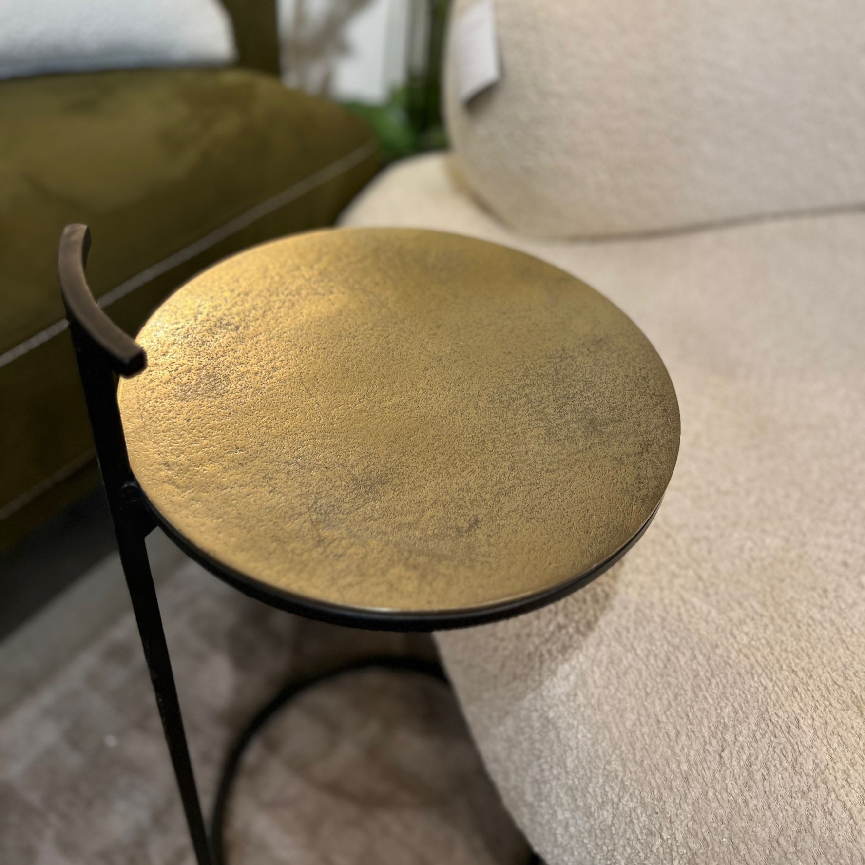 נשכן עגול עדין זהב דגם רויאל נשכן עגול עדין זהב דגם רויאל