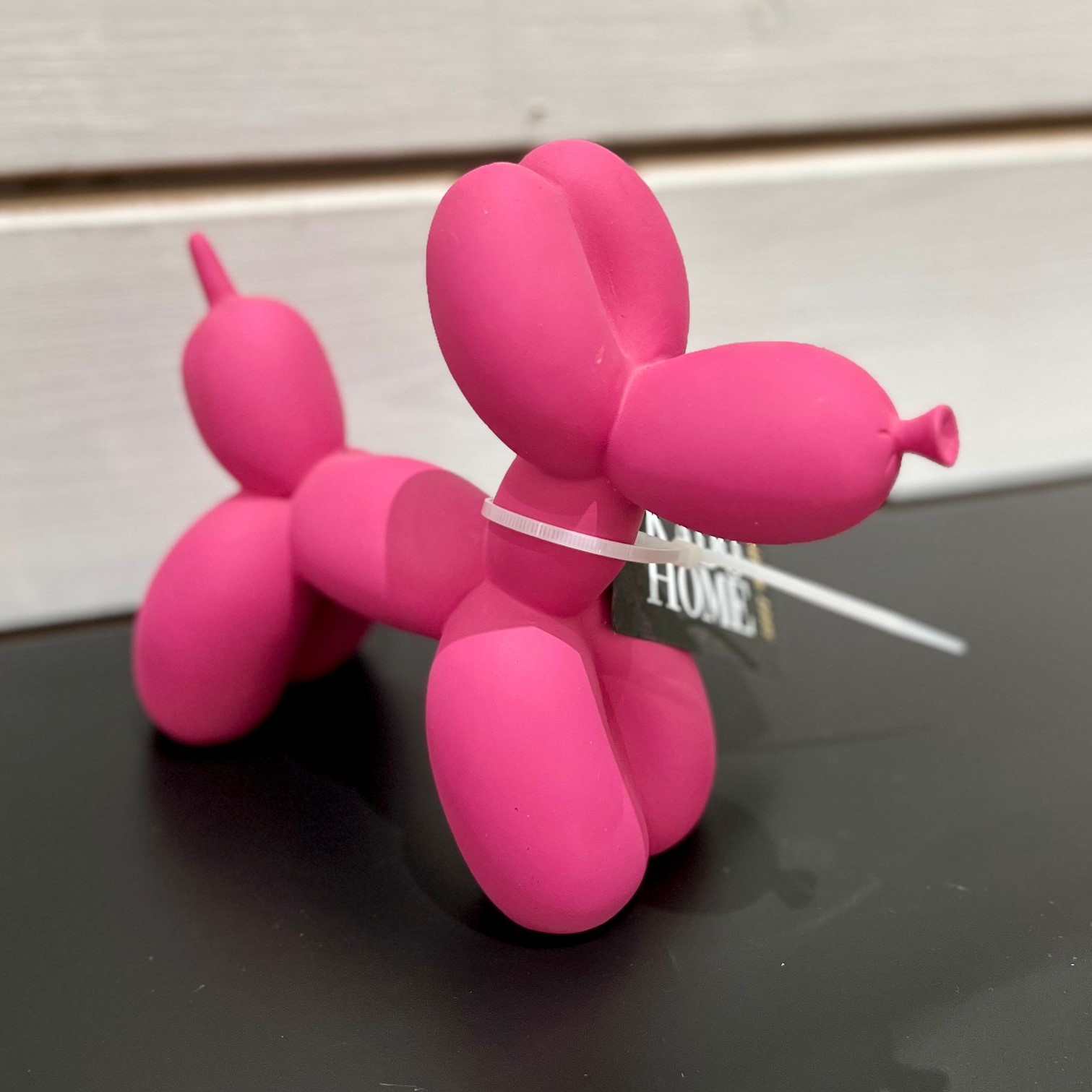 פסל כלב בלון ורוד