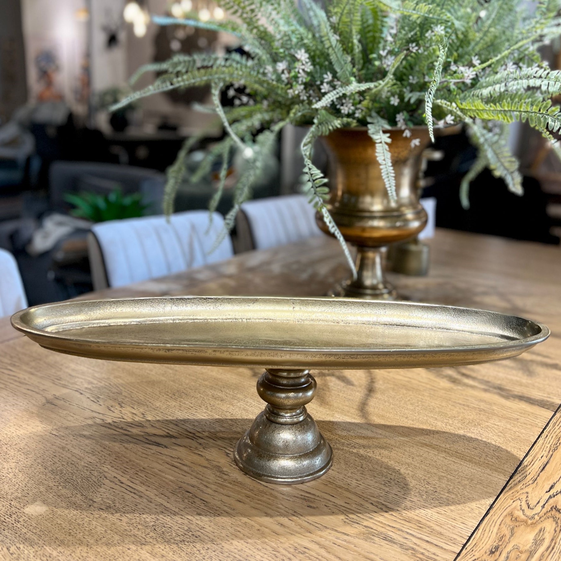 קערה אובאלית על רגל זהב