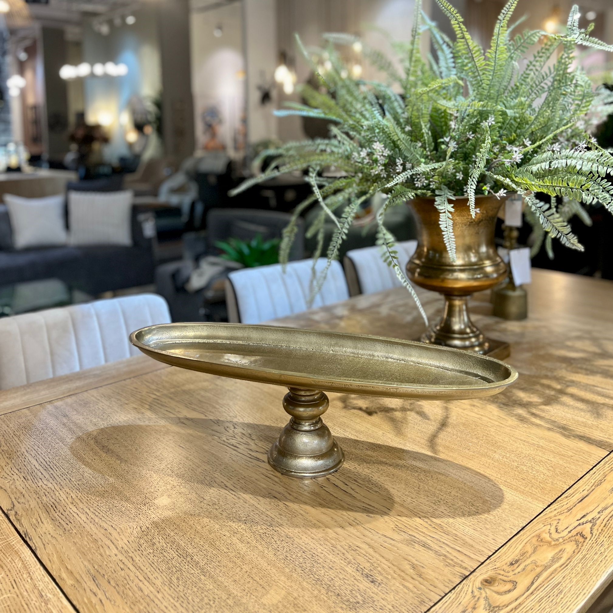 קערה אובאלית על רגל זהב