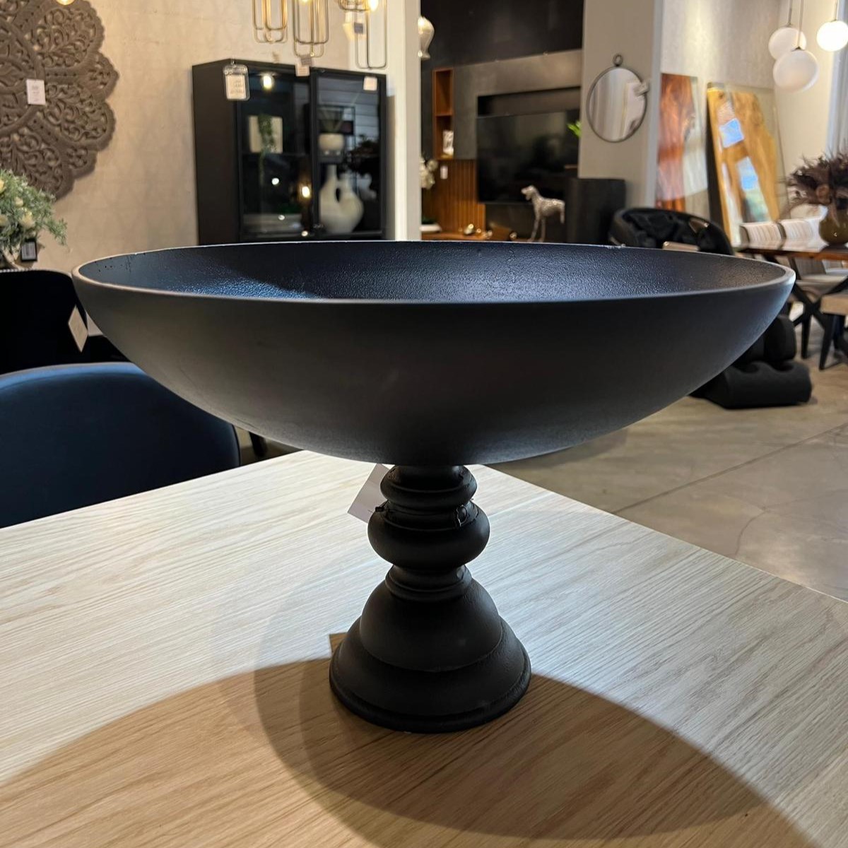 קערה עגולה על רגל שחור דגם רויאל קערה עגולה על רגל שחור דגם רויאל