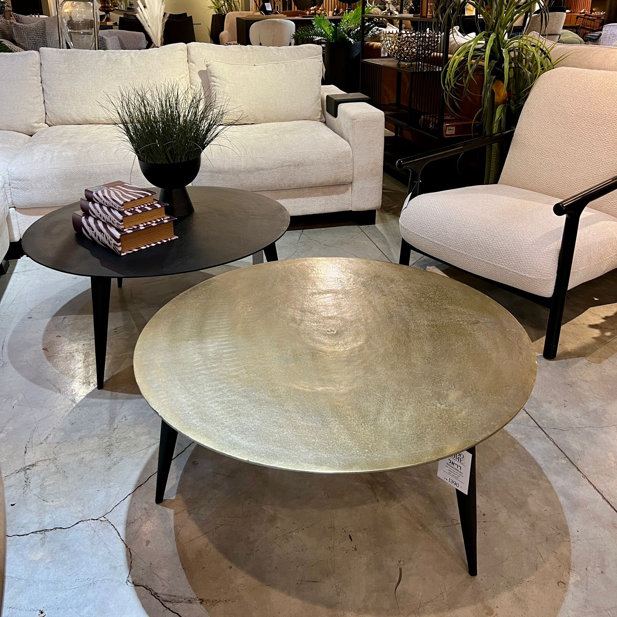 שולחן סלון עגול ברזל דגם רויאל -SALE שולחן סלון עגול ברזל דגם רויאל -SALE