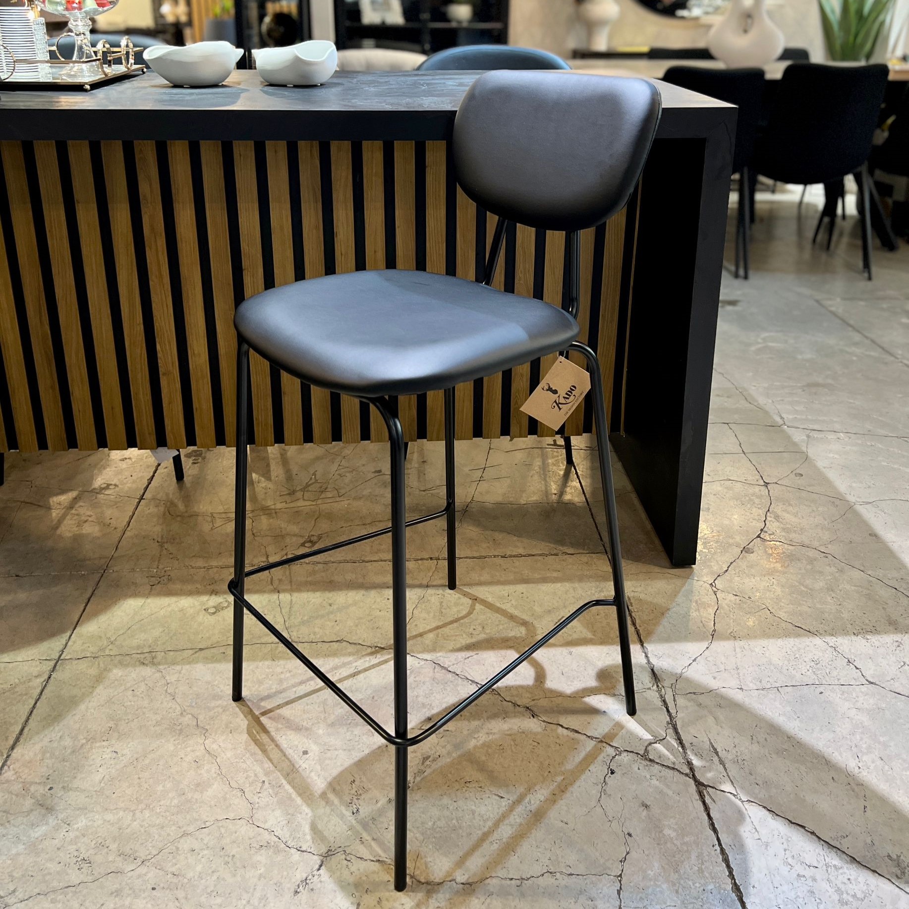 כיסא בר דגם ״לורי״ שחור