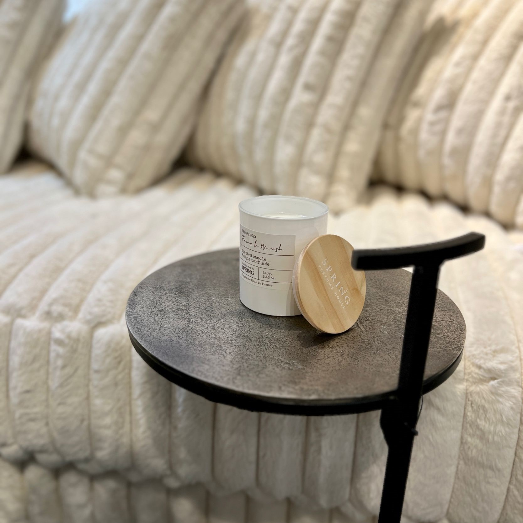 נר אגרטל לבן 240 ג'+ מכסה עץ נר אגרטל לבן 240 ג'+ מכסה עץ