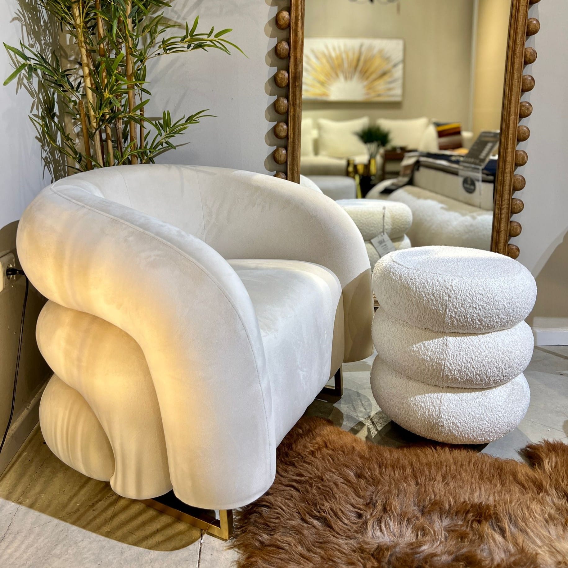 כורסא מודרנית קטיפה שמנת דגם בלה ויויאן