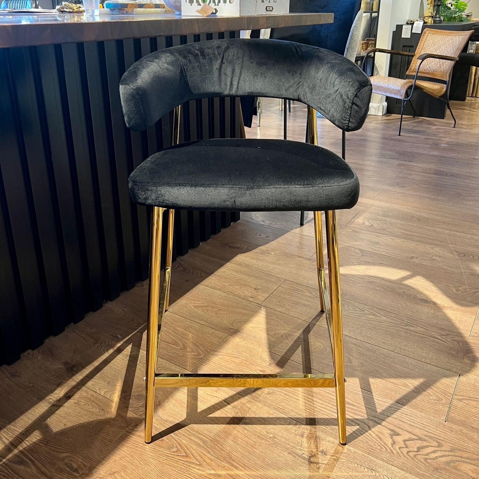 כיסא בר דגם עלמה כיסא בר דגם עלמה