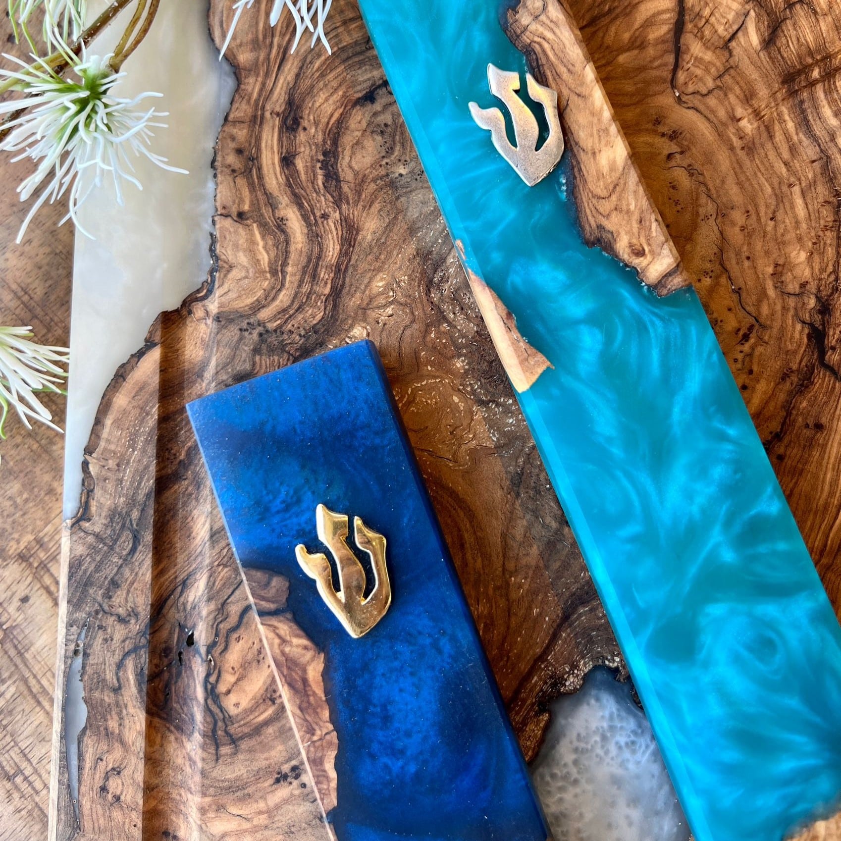 מזוזה אפוקסי בשילוב עץ זית תכלתכחול